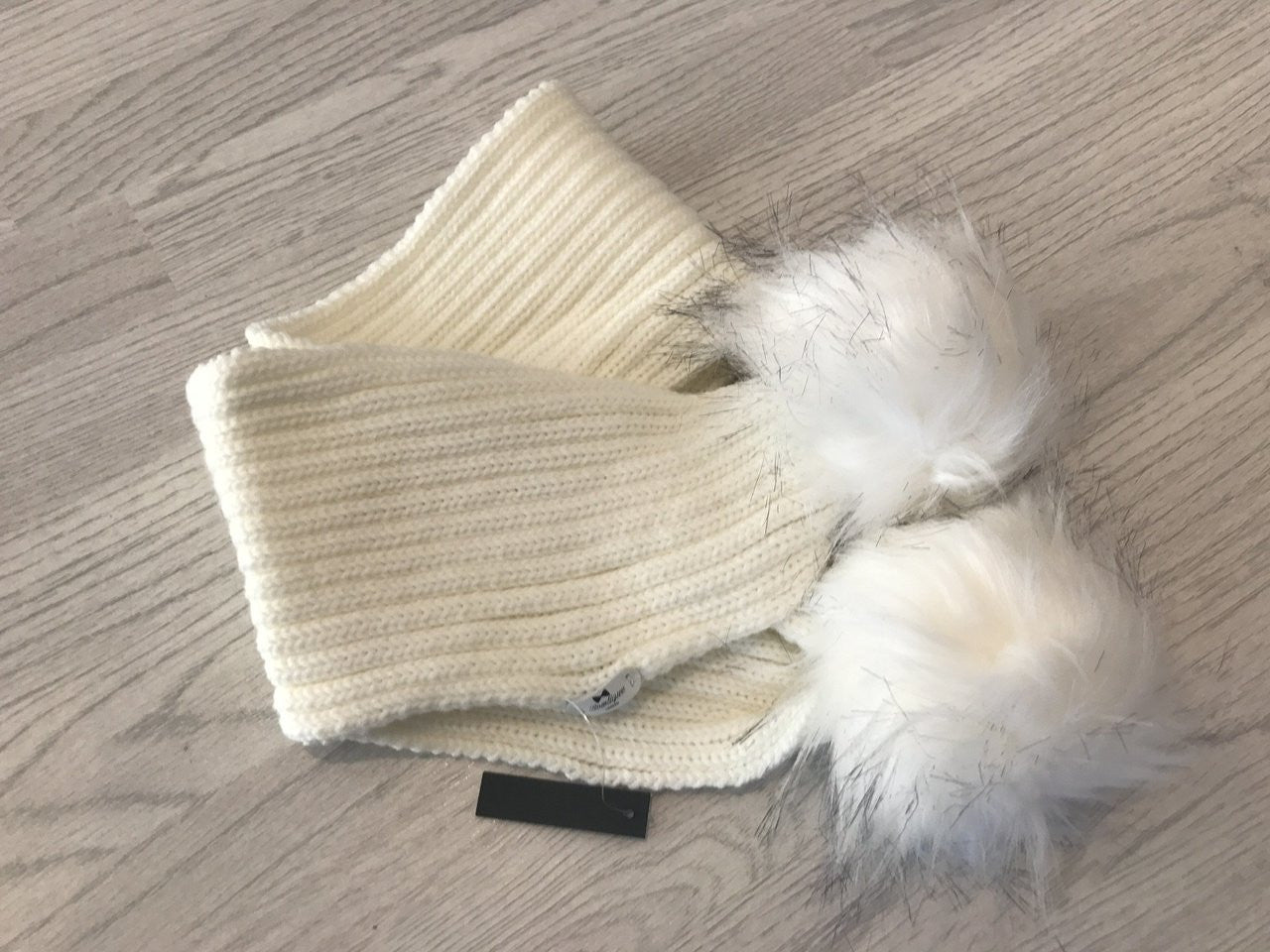 Ribbed Pom Pom Scarf