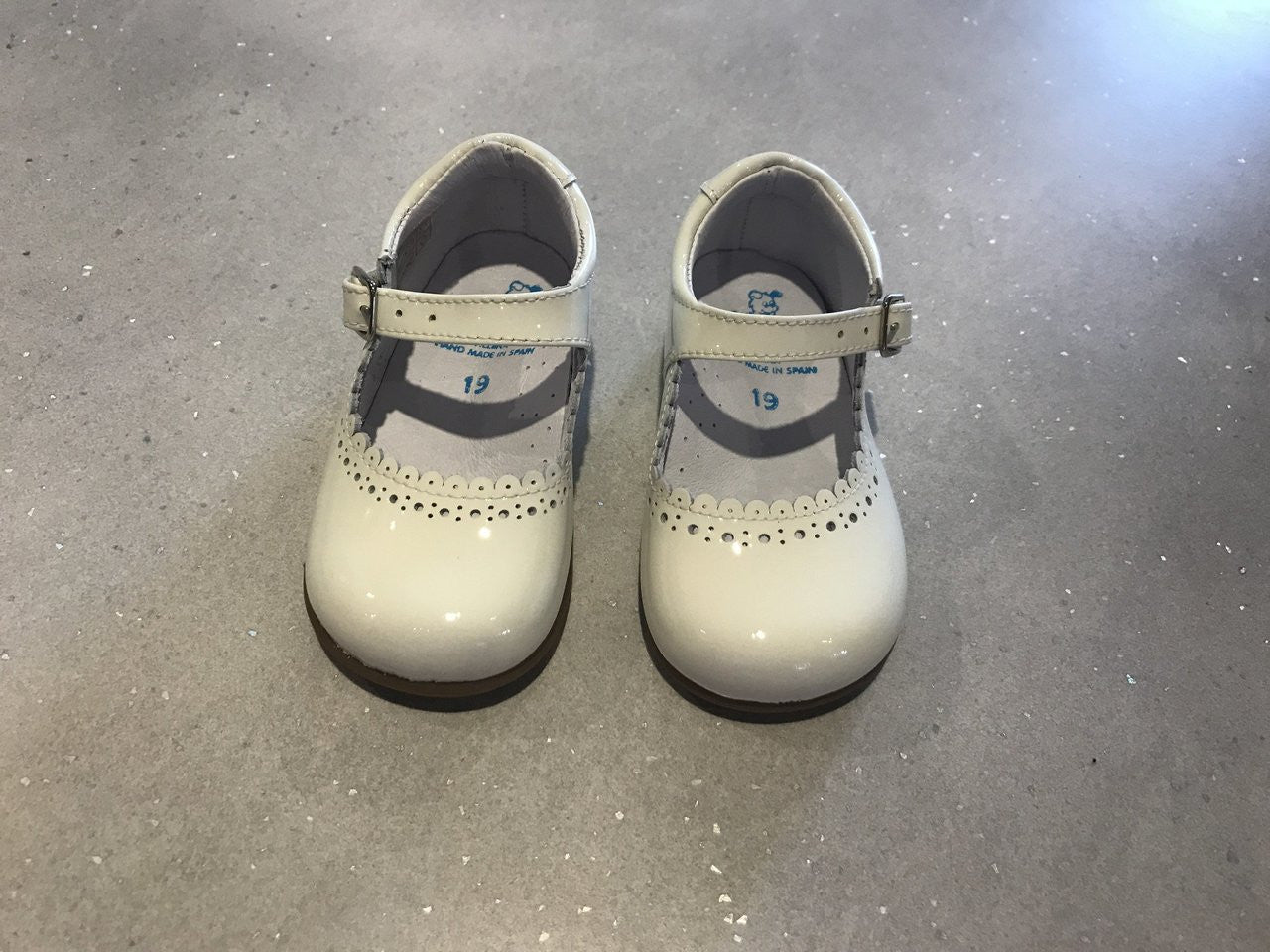 Cream Mary Jane Patent shoes